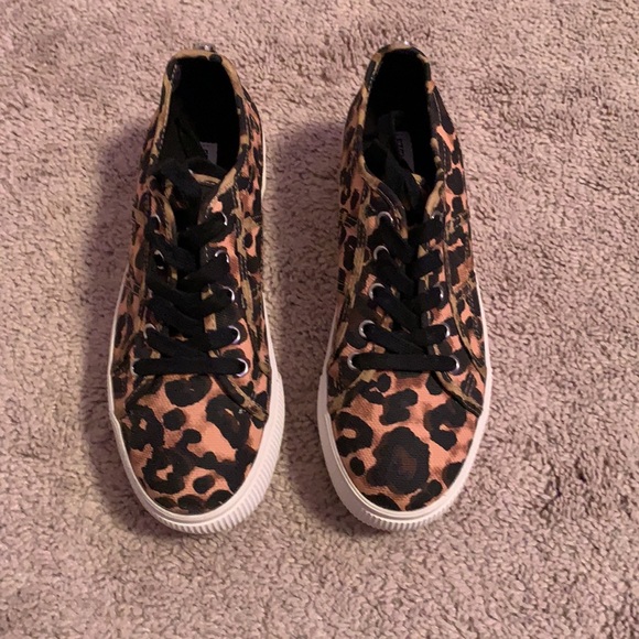 Steve Madden Leopard/Cheetah print platform sneakers - Picture 3 of 5